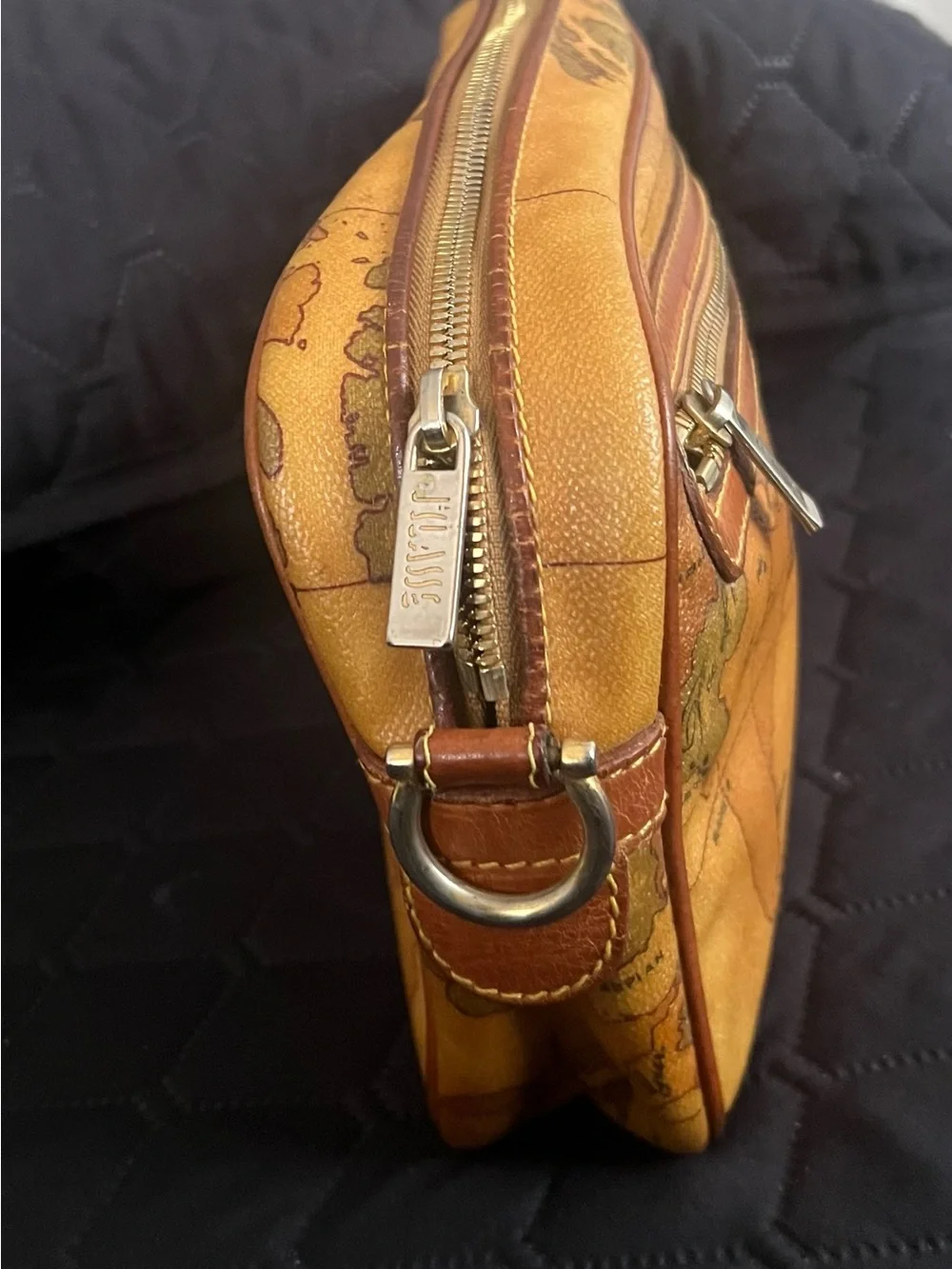 Alviero Martini Leather Cosmetic / Dopp Bag